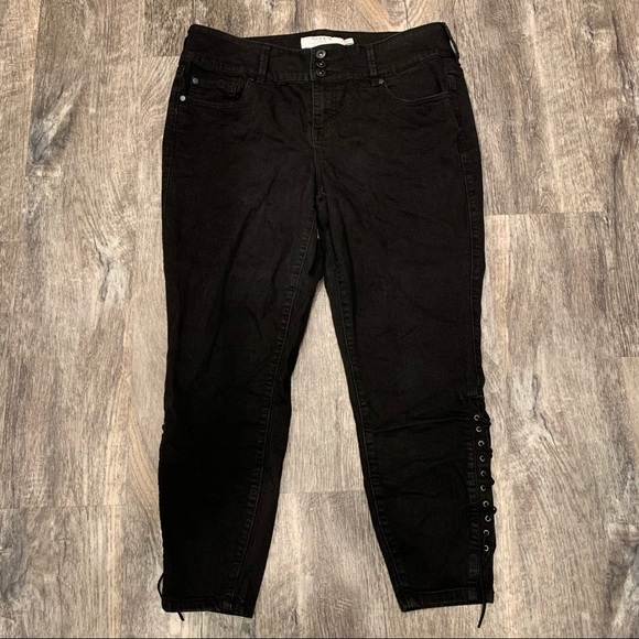 torrid Denim - Torrid Denim Black Jeggings with Lace-Up Sides in Size 16R